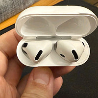 【耳机界的甜酷新宠】Apple AirPods 4来袭！USB-C充电盒超炫登场