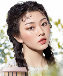 卡姿兰柔幻星纱十色眼影盘：迷人眼妆，时尚之选