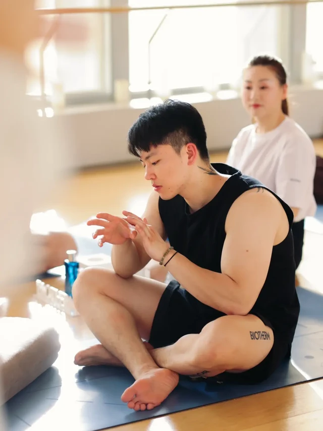 教练亲测!这瓶精华是我包里的"续命神器"💥