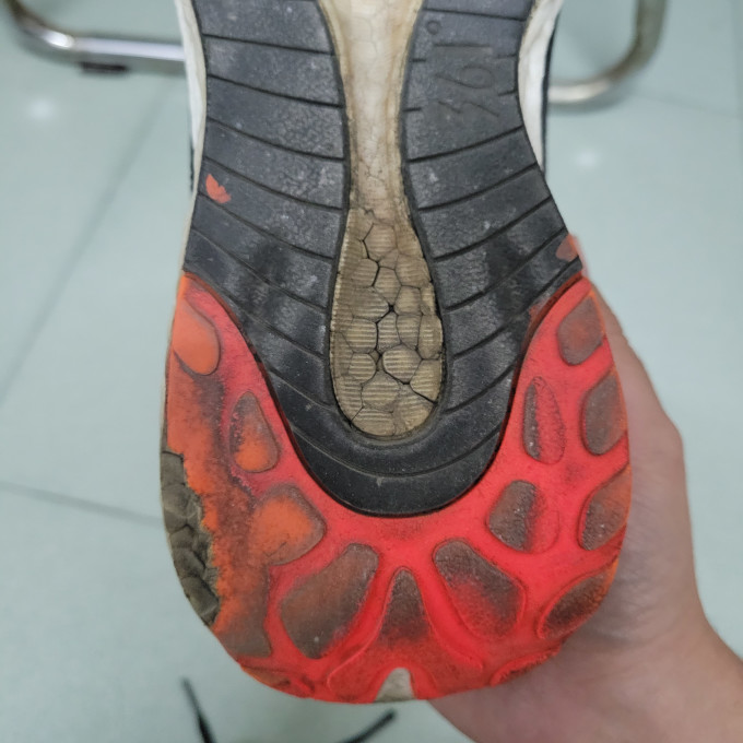 跑鞋