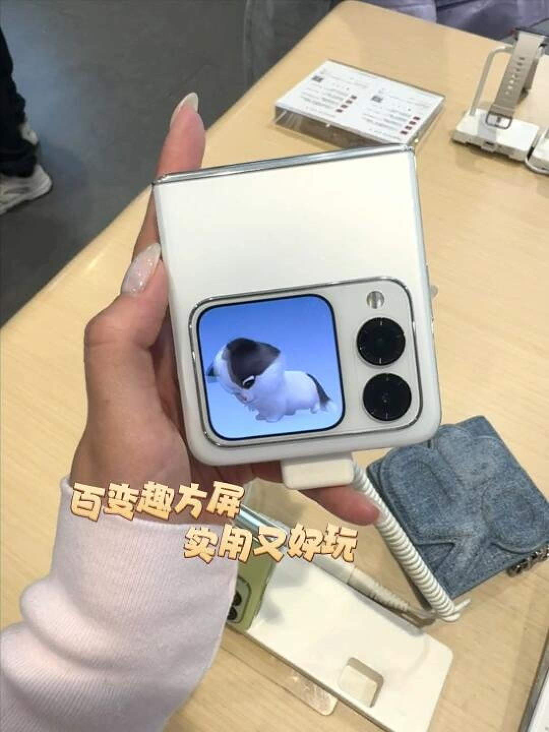 华为nova Flip评测：轻薄折叠+趣味外屏，年轻人的时尚新宠？