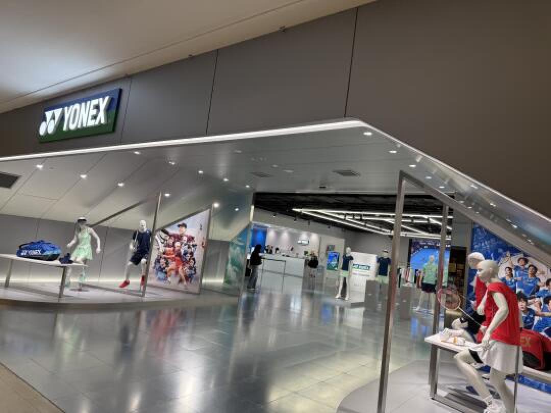 大阪VS东京羽球拍扫货地图:小店VS连锁店这样买省30%+达人实测避坑指南