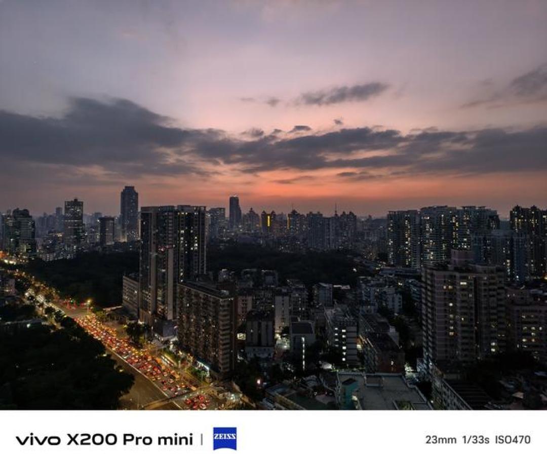 vivo X200 Pro Mini全面评测：小屏旗舰的天玑9400+5700mAh组合能打破行业魔咒吗？