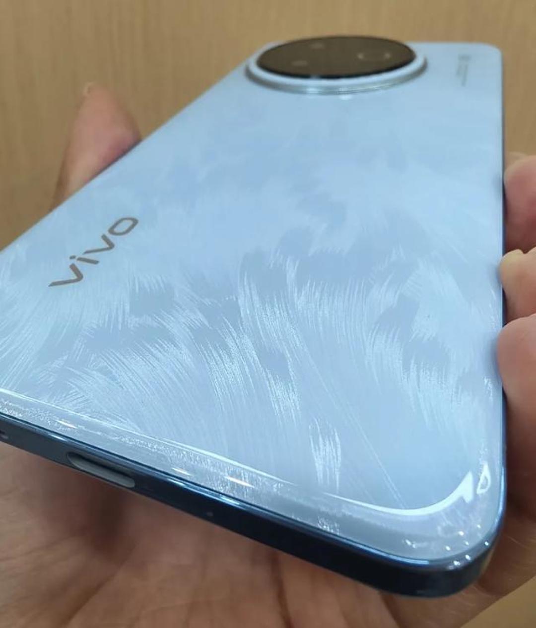 vivo Y300i发布:千元抗摔王+6500mAh,实用主义新机