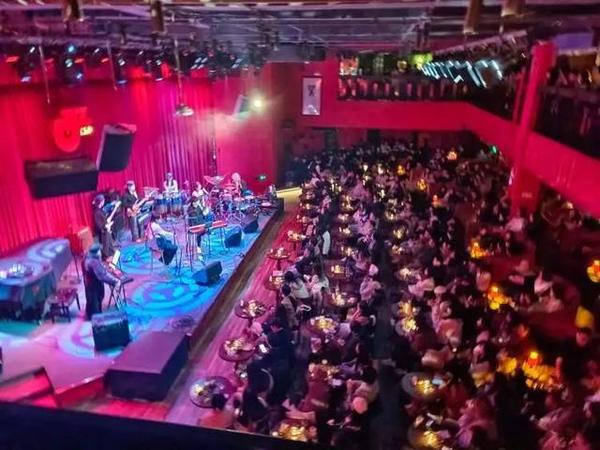 纪念方大同，他们在上海举办了这场音乐会，现场大合唱令人感动落泪……