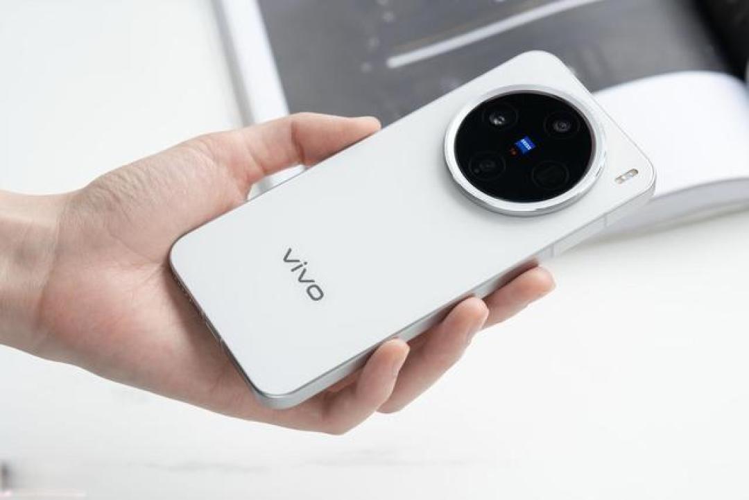 vivo X200 Pro Mini全面评测：小屏旗舰的天玑9400+5700mAh组合能打破行业魔咒吗？