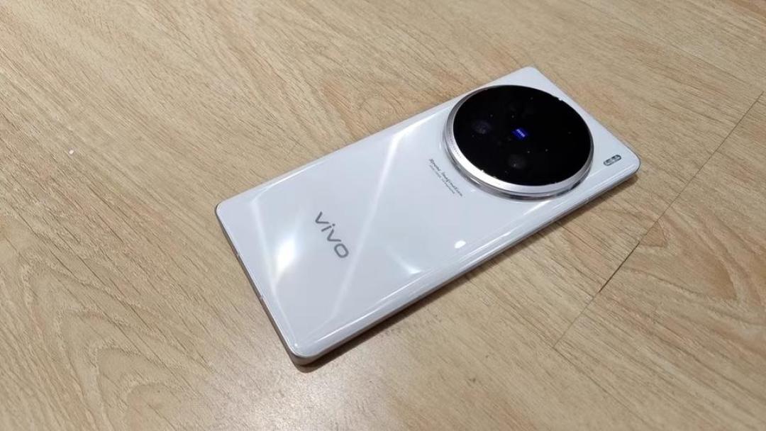 vivo X100 Ultra影像灭霸清仓,2亿长焦+1英寸主摄真香预警