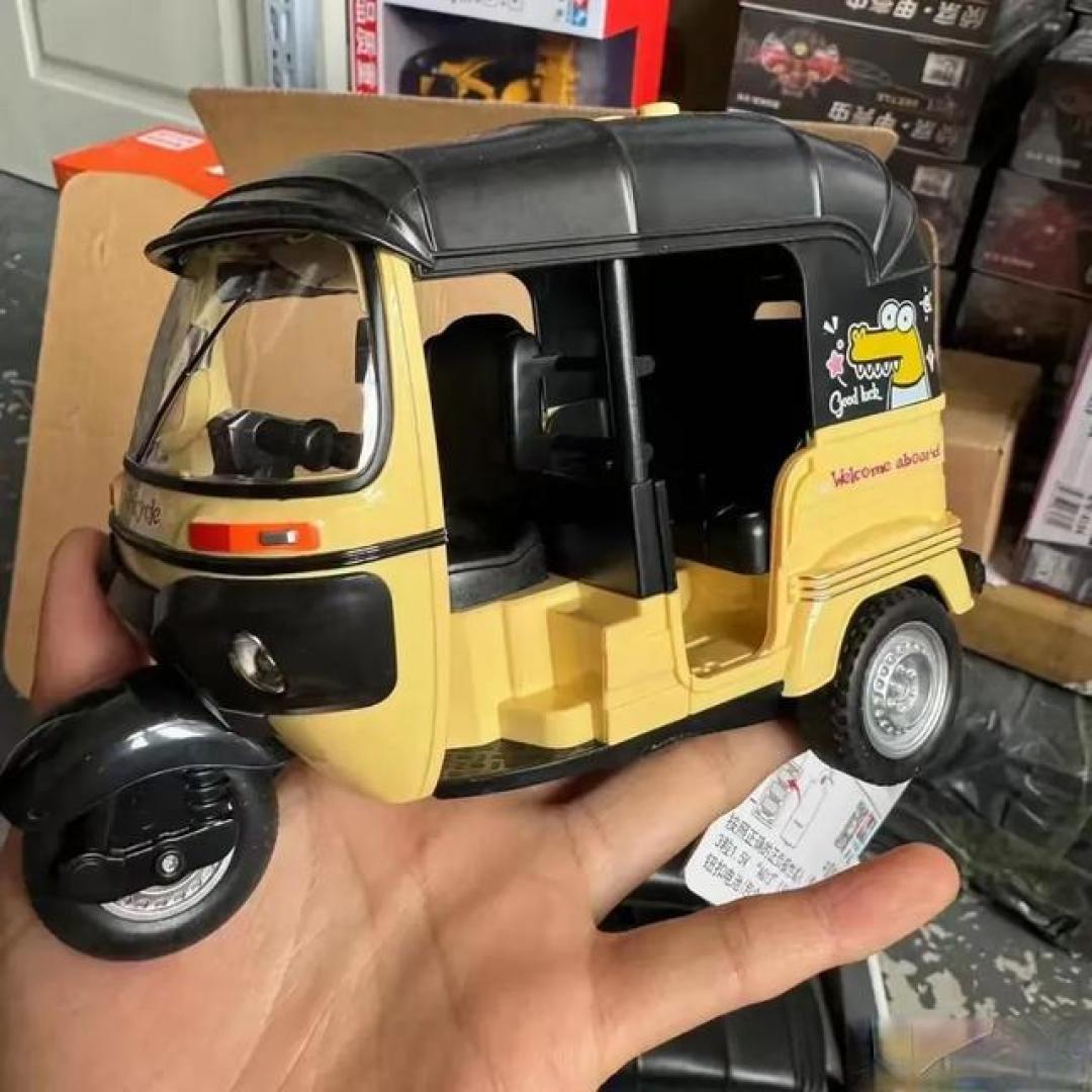 七旬老人29元网购代步车,拆开快递傻眼:巴掌大玩具车!