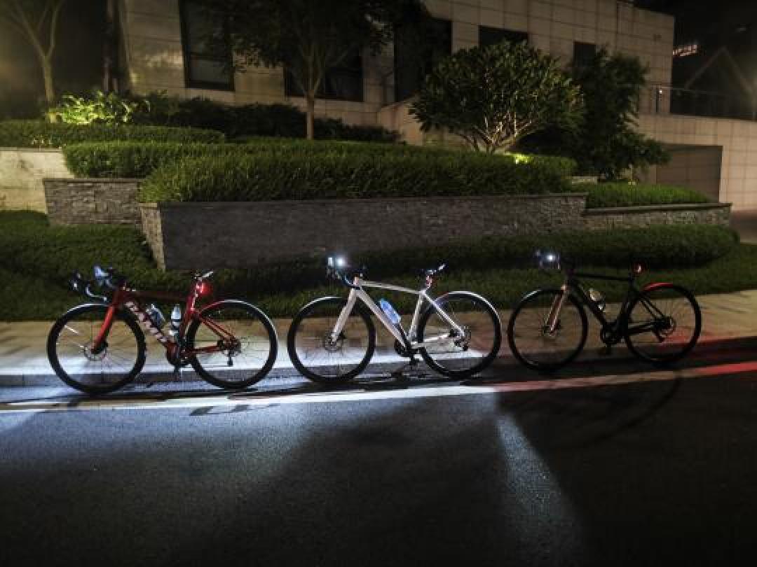 山地车VS公路车终极对决:通勤竞速全场景解析