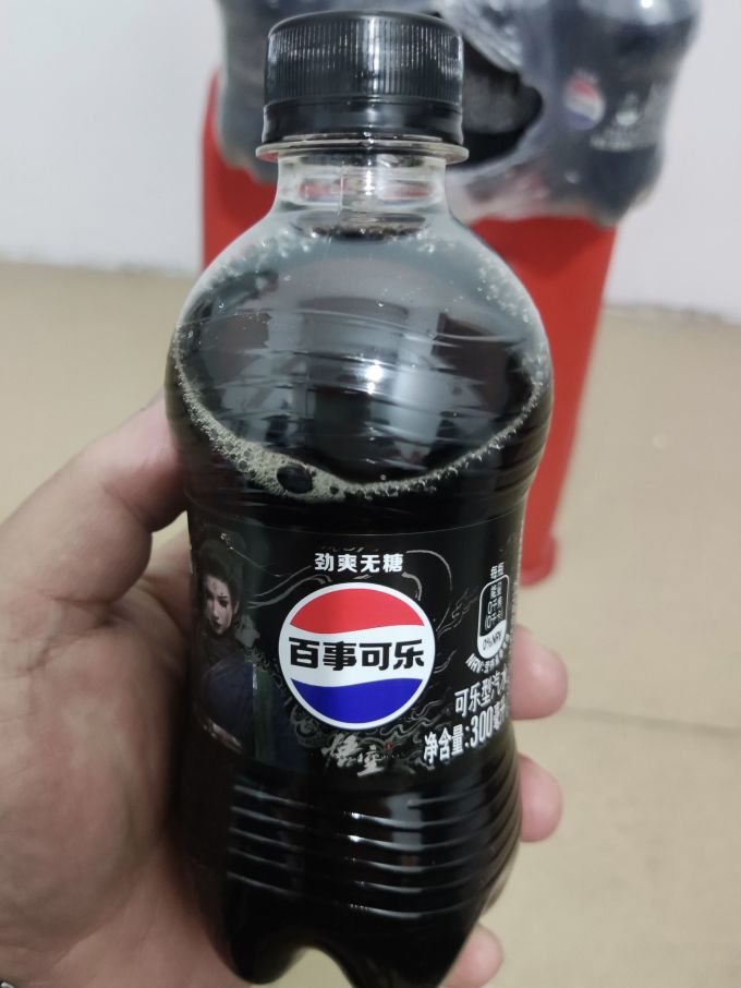 天气渐热9毛一瓶的无糖百事可乐先整一箱