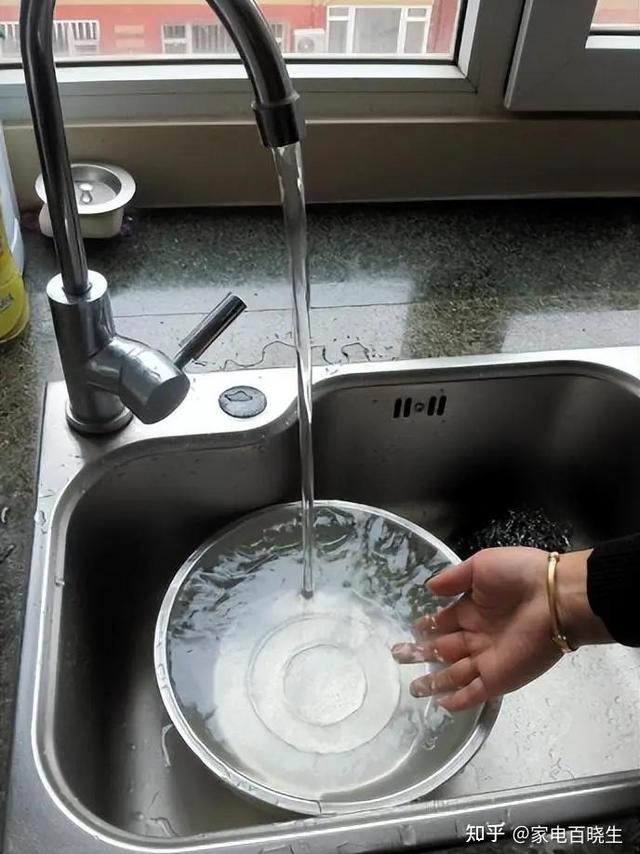 家庭自来水压力不足 请问用增压泵好还是自吸泵好？