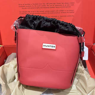 HUNTER女包橡胶水桶包——时尚与实用的完美结合
