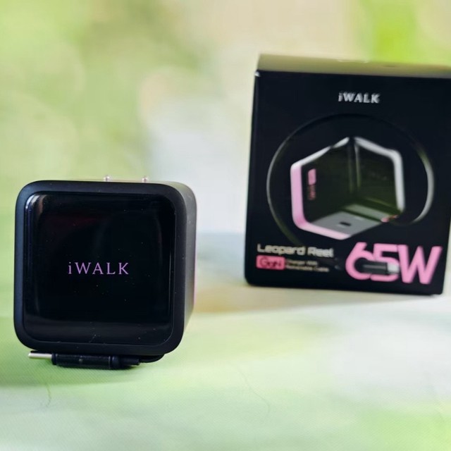 告别线材缠绕！打工人必备，iWALK 65W伸缩线充电器