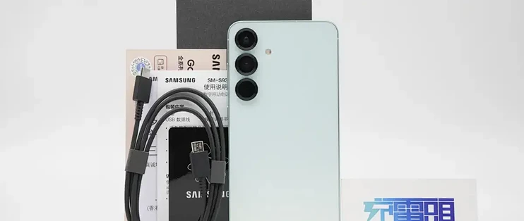 中端机皇？4900mAh+45W 有线快充，三星 S25 +手机充电评测