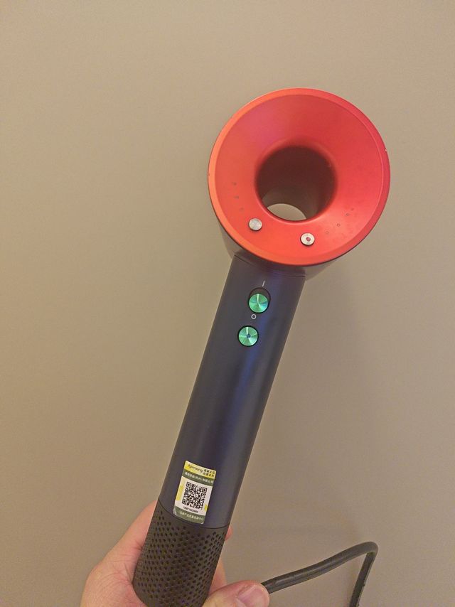 高速吹风机这个颜值是挺漂亮