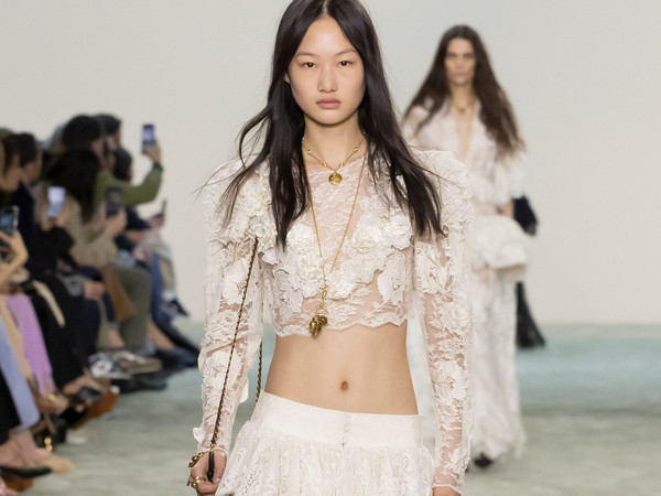 Chloé  蔻依 2025/26秋冬巴黎时装秀