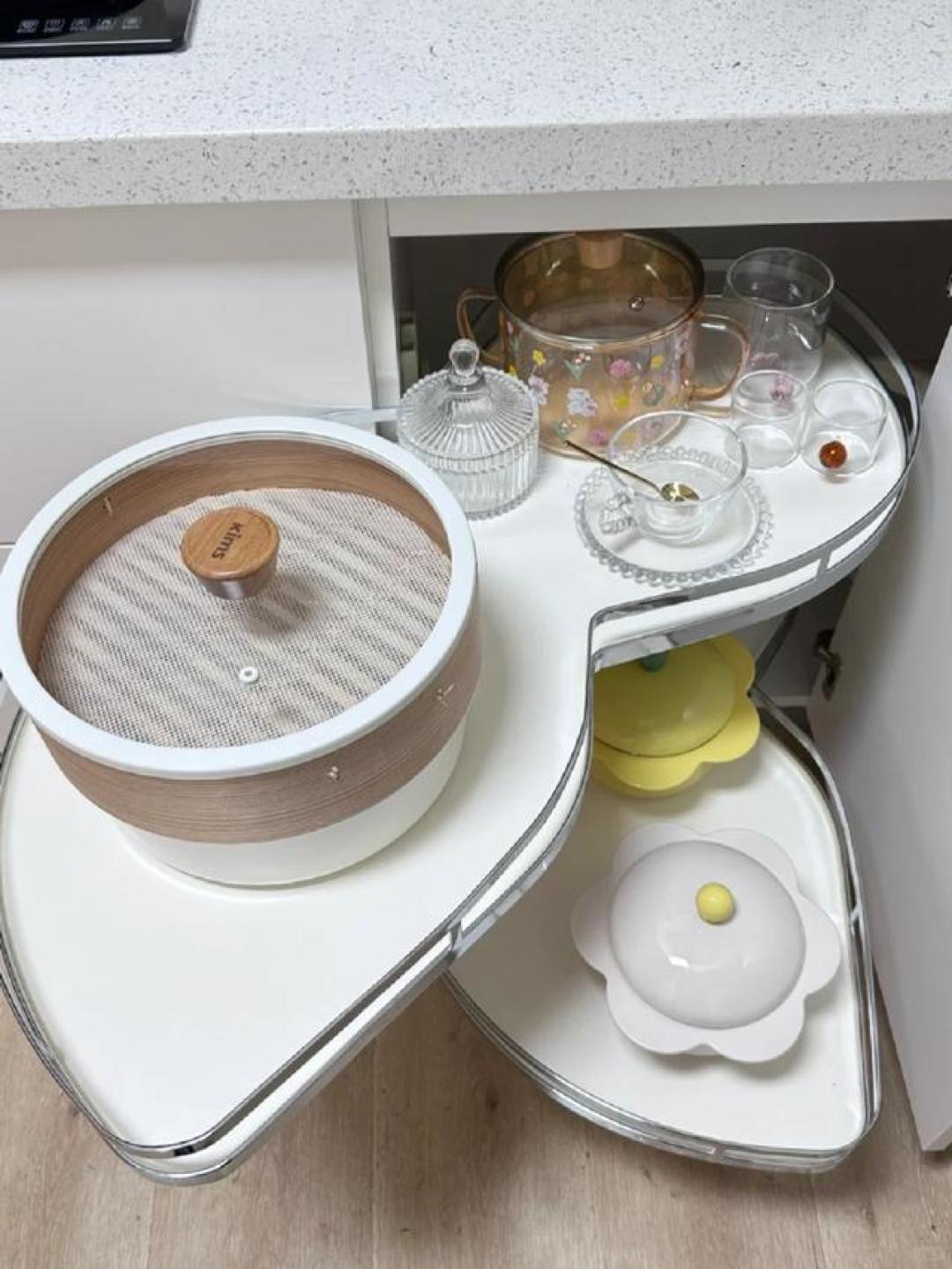 推开邻居厨房门,我偷师的神仙设计!转角柜会变形、家电能升降太绝了