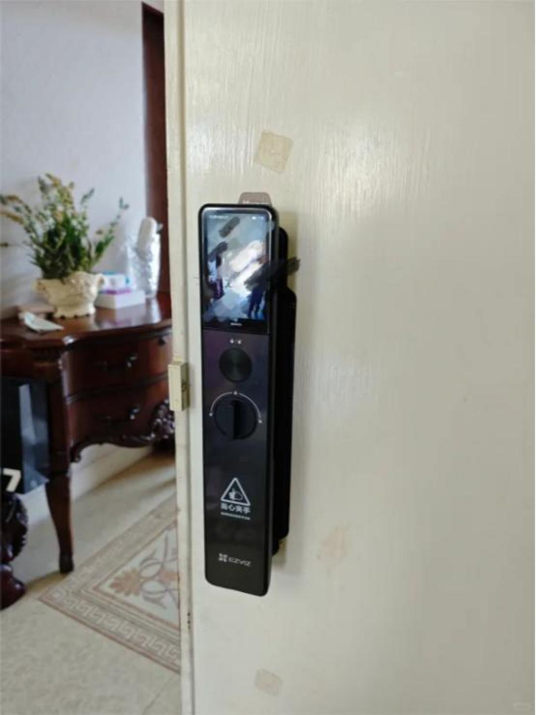 智能门锁选购指南：3D人脸识别+双电池仓，安全与便捷这样挑！