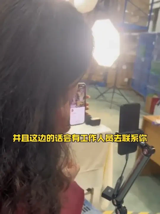 第一位幸运儿已经抽出来啦！！ 恭喜我们的@Ryan饼饼 宝贝！
让我们等待第二波亲签吧！！
#亲签 #抽奖 #海棠 #丁禹兮 #送福利