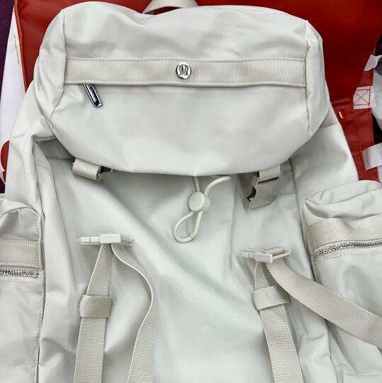 Lululemon爆款背包拆解：从隐藏鞋舱到磁吸防盗，这届通勤包把细节控玩明白了