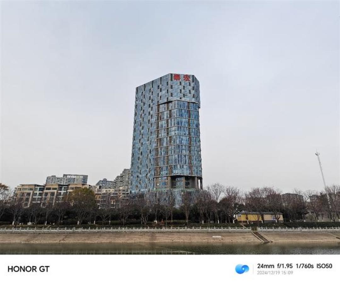荣耀GT价格屠夫如何搅动中端机市场？新旧旗舰迭代背后的技术降维打击