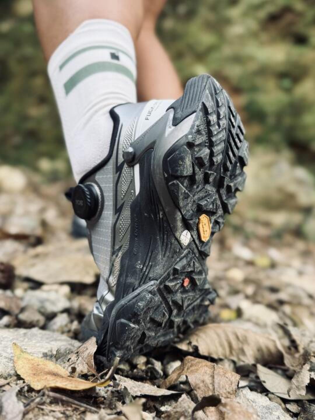 凯乐石黑山越野跑鞋选购指南：从全地形征服到紫霞配色，越野老司机这样选鞋不踩雷