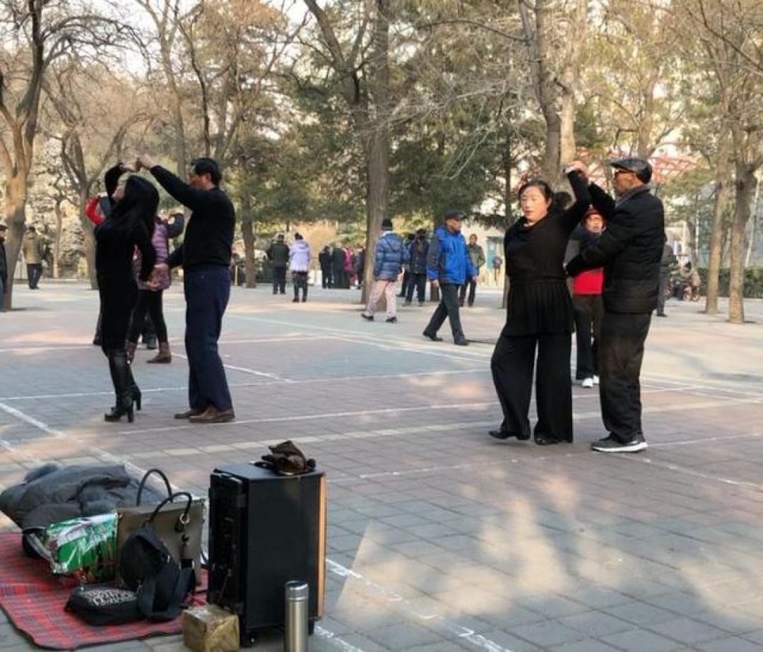 银发族注意!这6种运动正在悄悄损伤你的关节,医生推荐替代方案