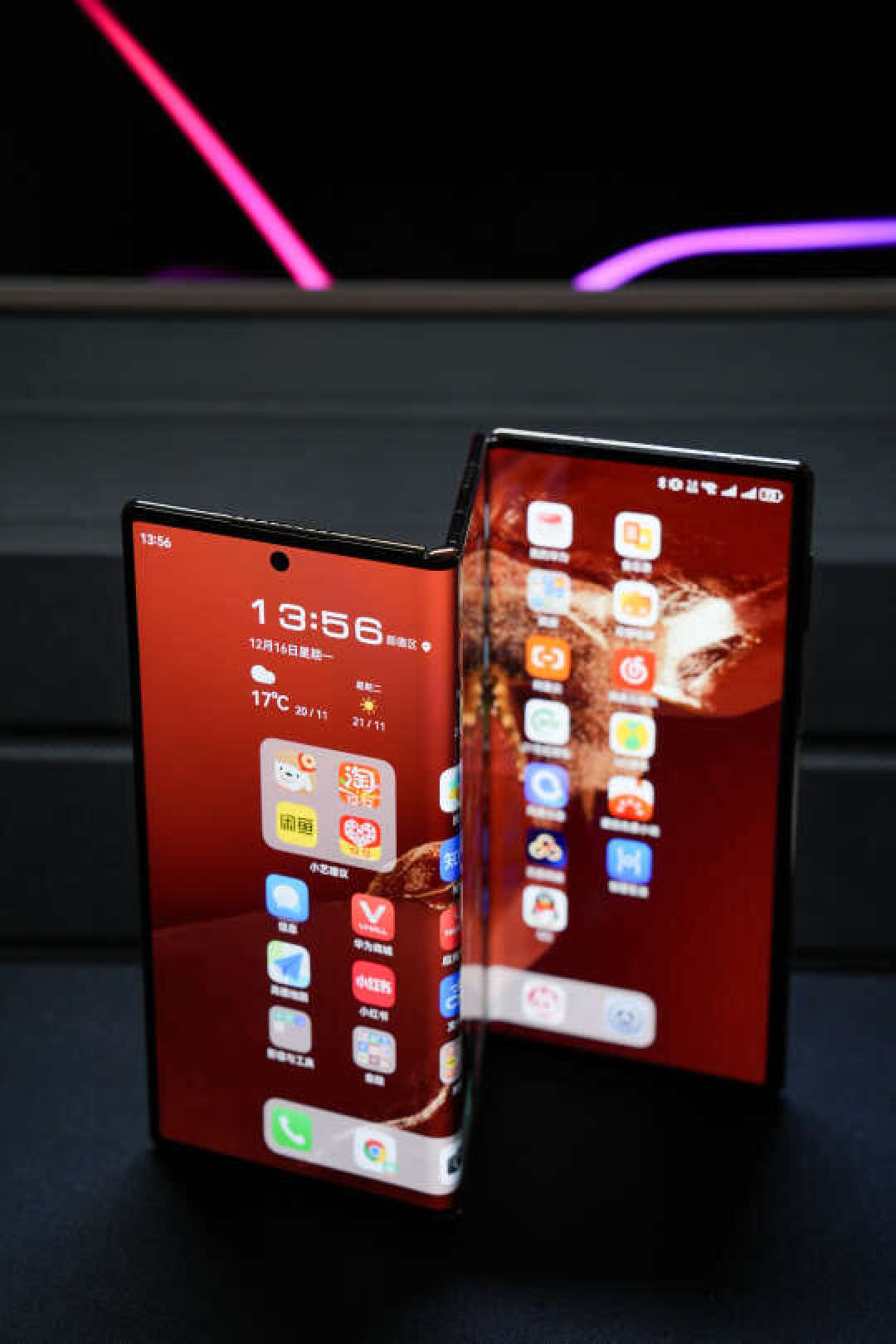 华为Mate 70 Pro+折叠屏实测：鸿蒙Next卫星通信黑科技，这些升级值不值？