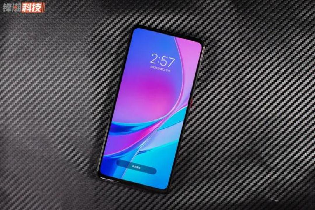 Redmi K90系列爆料:潜望长焦+骁龙8 Elite 2+7500mAh,直屏旗舰新标杆?