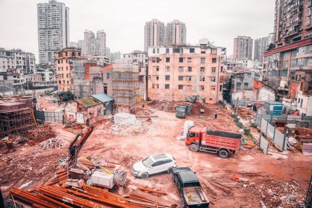 住建部:3900万户老小区改造攻坚四大难关,城市更新如何焕新生活?
