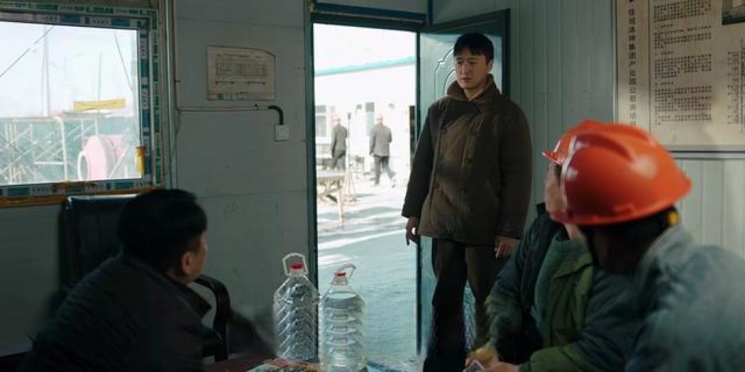 《我叫赵出息》开播:草根逆袭商海鏖战,雪地真摔再现90年代热血传奇