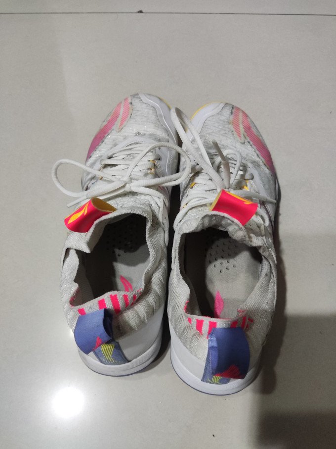 李宁羽毛球鞋