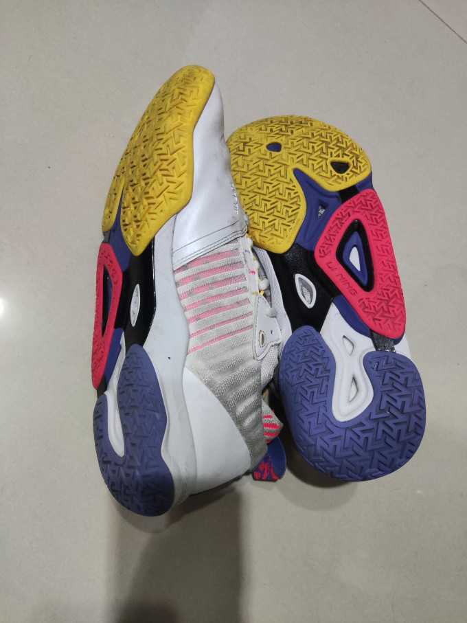 李宁羽毛球鞋
