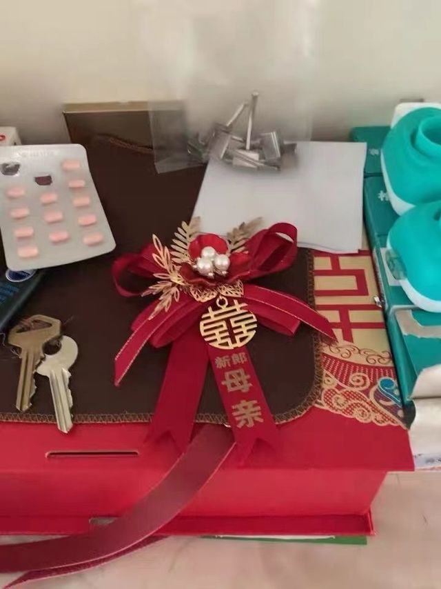 婚礼必备！这套中式酒红色胸花
