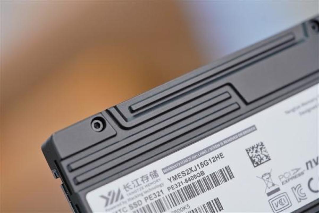 长江存储首款PCIe5.0企业级SSD发布：32TB容量性能翻倍，自研架构突破存储极限