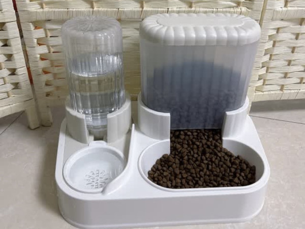 华元宠具自动喂食器饮水机一体碗：宠物的智能生活伴侣