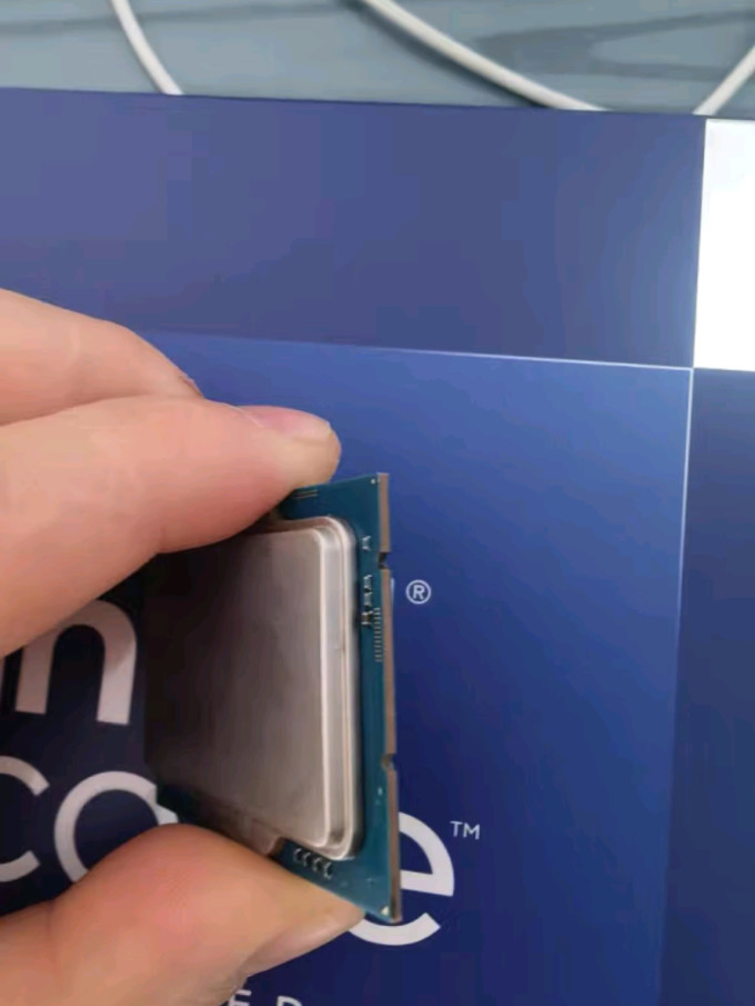 CPU