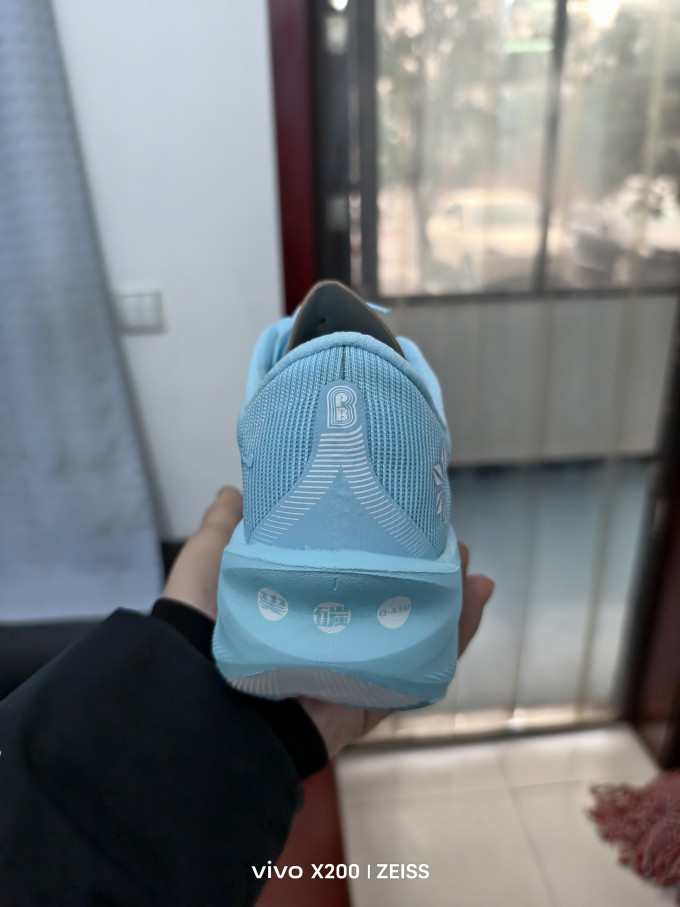 乔丹跑鞋