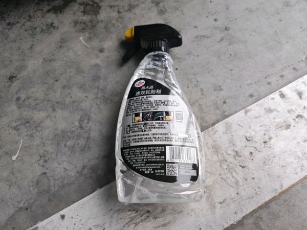 龟牌黑水晶轮胎釉清洁剂：为爱车轮胎焕发新生