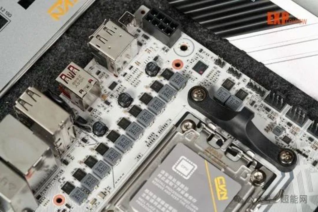 七彩虹 CVN B850I GAMING FROZEN V14评测：实力不俗的B850“小钢炮”