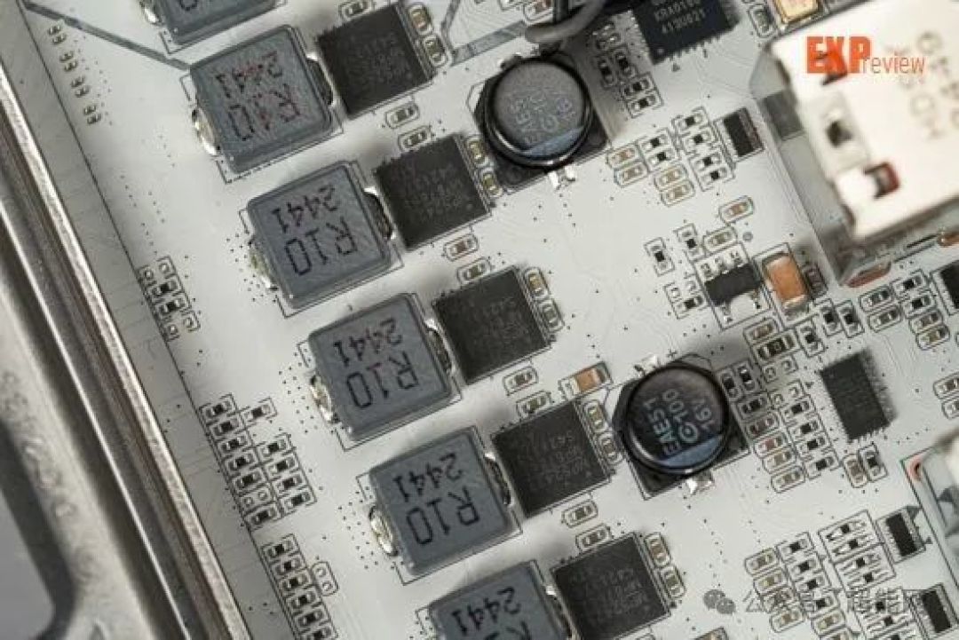 七彩虹 CVN B850I GAMING FROZEN V14评测：实力不俗的B850“小钢炮”