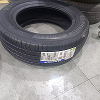 米其林225/65R17 102H汽车轮胎：舒适与耐用的完美选择 