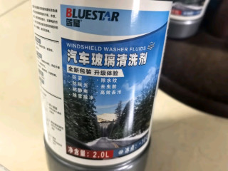 蓝星（BLUESTAR）玻璃水清洗剂：高效清洁，守护驾驶视野