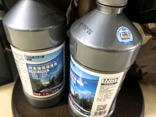 蓝星（BLUESTAR）玻璃水清洗剂：高效清洁，守护驾驶视野