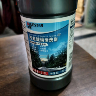 蓝星（BLUESTAR）玻璃水清洗剂：高效清洁，守护驾驶视野