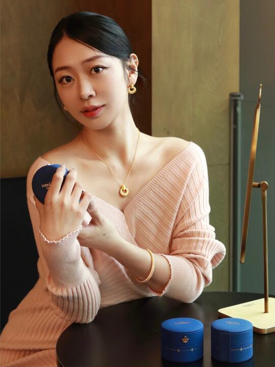 南京莱绅通灵黄金｜把梵高🌾麦田带在身上