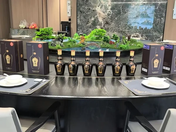 第四代珍十五～在酱酒行业风起云涌的今天，一款新品的问世总能引起市场的广泛关注。而今天，我们要介绍的，正是贵州珍酒旗下的核心产品——第四代珍十五。这款酒以其卓越的品质、精美的包装和创新的防伪技术，重新定