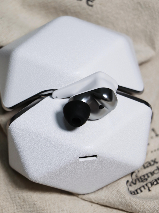 多年耳机发烧友点评:HIFIMAN Svanar Wireless Jr小天鹅的音质素养到底如何?超亲民的入门级HiFi真无线蓝牙耳机!