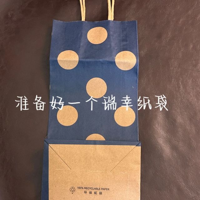 咖啡袋大变身：我的桌面收纳新篇章