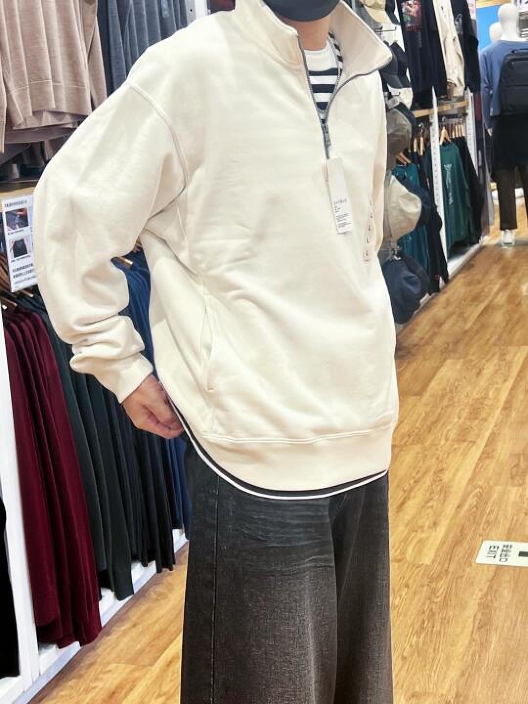 解锁春秋型男新装备!半拉链卫衣的万能穿搭公式